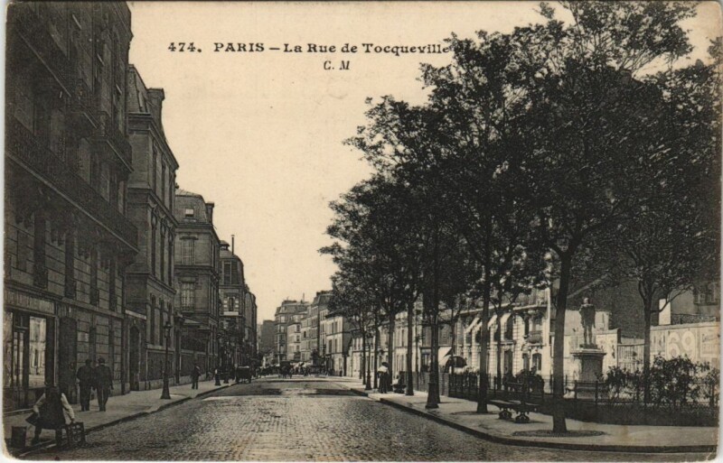 Carte postale ancienne La Rue de Tocqueville à Paris 17e