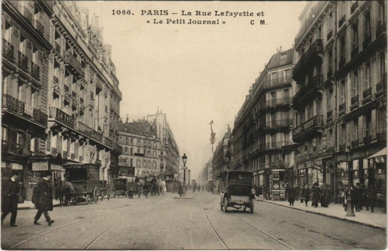 Carte postale ancienne Paris 11e Rue Lafayette et le Petit journal à Paris 11e
