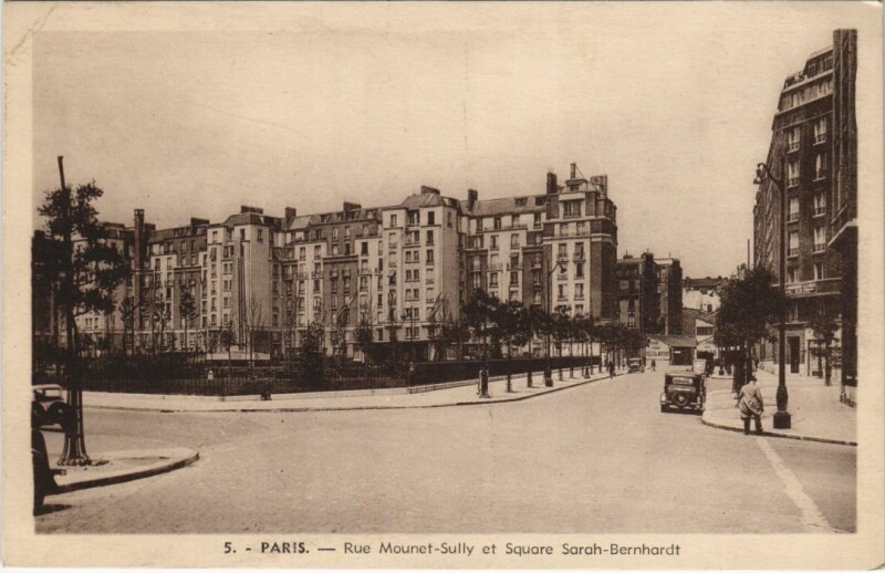 Carte postale ancienne Rue Mounet-Sully et Square Sarah-Bernhardt à Paris 20e