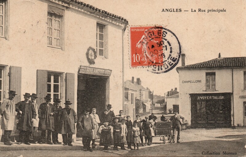 Carte postale ancienne La Rue Principale à Angles
