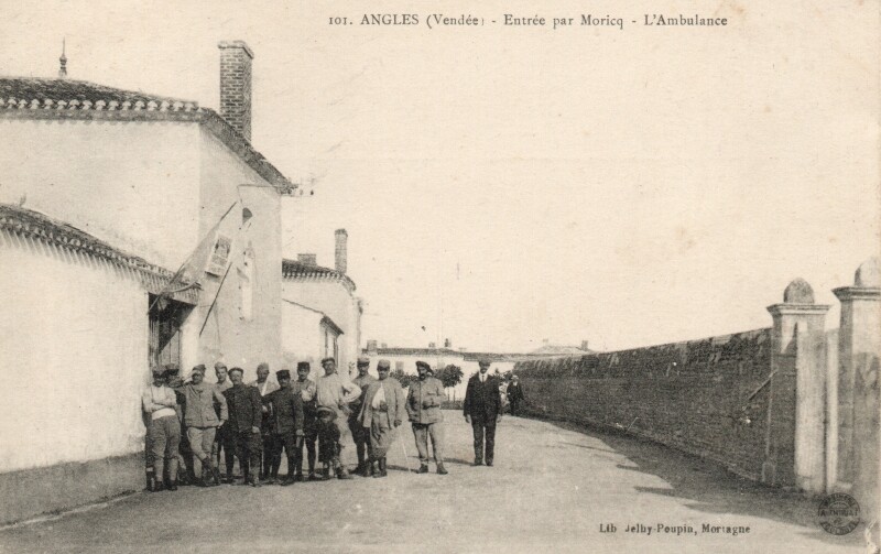 Carte postale ancienne Entrée par Moricq - l'Ambulance à Angles