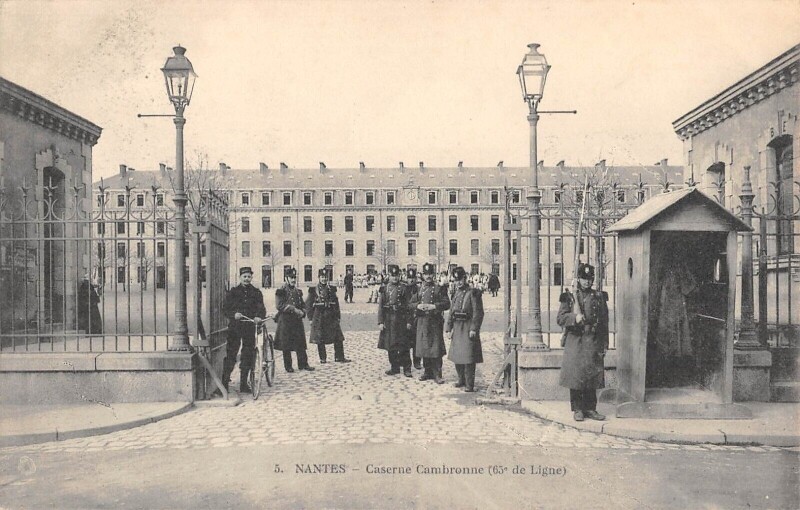 Carte postale ancienne Nantes - Caserne Cambronne - 65e De Ligne à Nantes