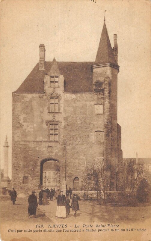 Carte postale ancienne Nantes - La Porte Saint Pierre à Nantes