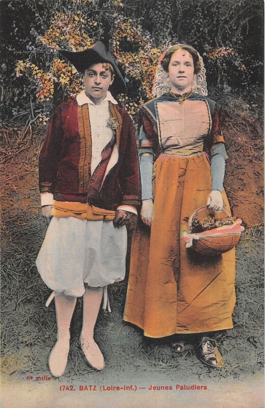 Carte postale ancienne Batz - Jeunes Paludiers