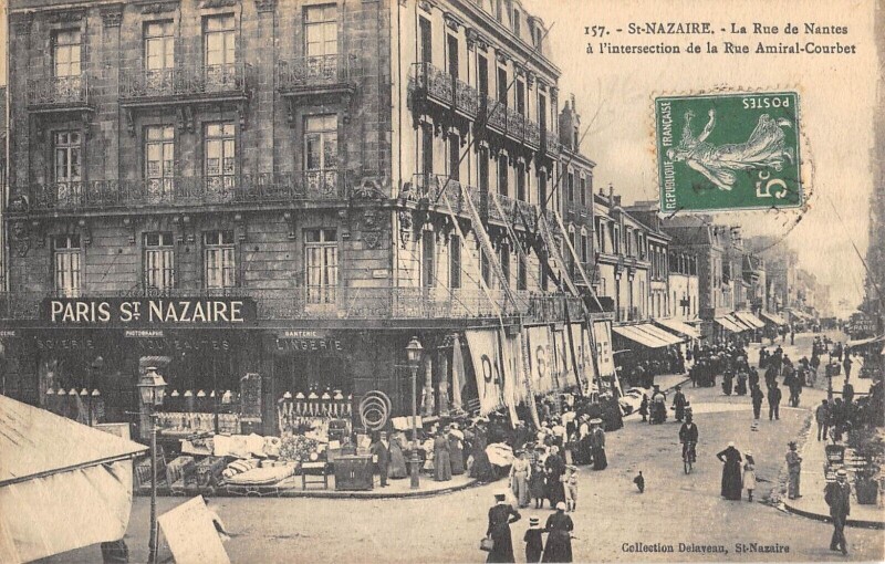Carte postale ancienne Saint Nazaire - La Rue De Nantes A L'Intersection De La Rue Amiral Courbe à Saint-Nazaire