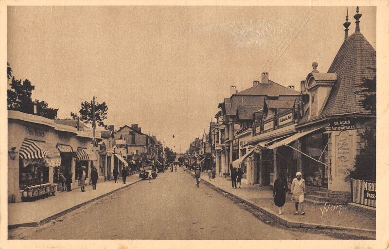 Carte postale ancienne La Baule - Avenue De La Gare