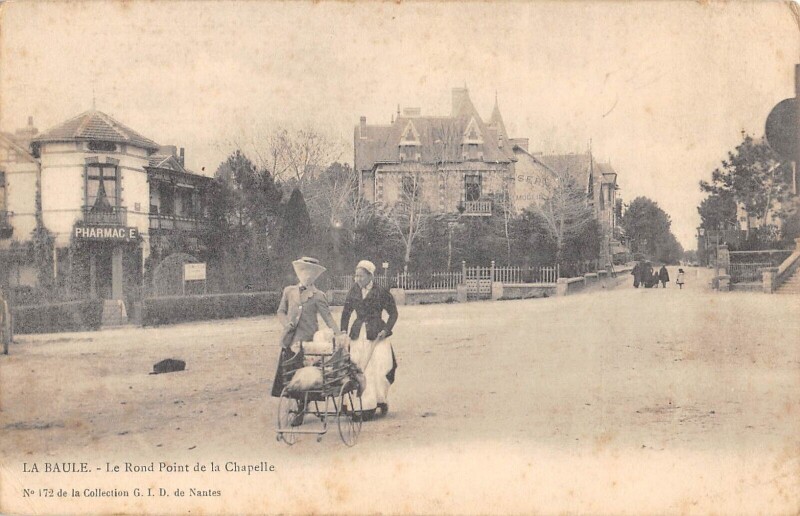 Carte postale ancienne La Baule - Rond Point De La Chapelle