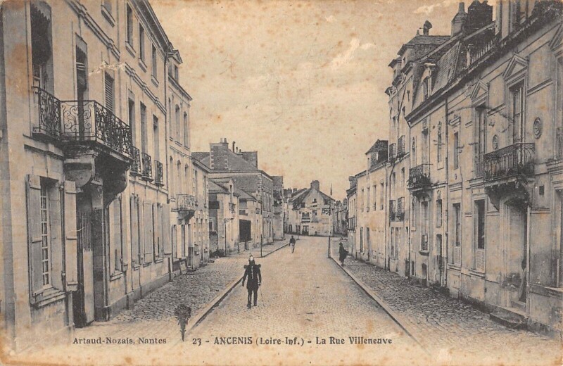 Carte postale ancienne Ancenis - La Rue Villeneuve