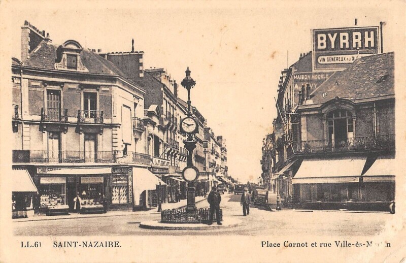 Carte postale ancienne Saint Nazaire - Place Carnot - Rue Ville Es Martin à Saint-Nazaire
