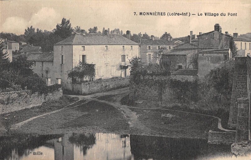 Carte postale ancienne Monnieres - Le Village Du Pont à Monnières
