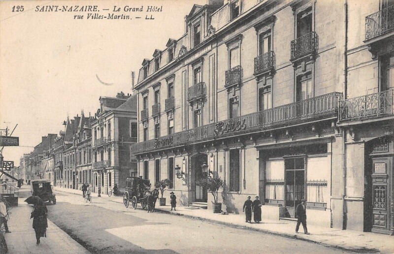 Carte postale ancienne Saint Nazaire - Le Grand Hotel - Rue Villes Martin à Saint-Nazaire