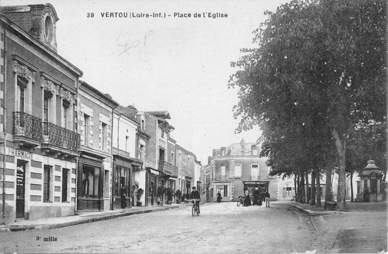 Carte postale ancienne Vertou - Place De L'Eglise à Vertou