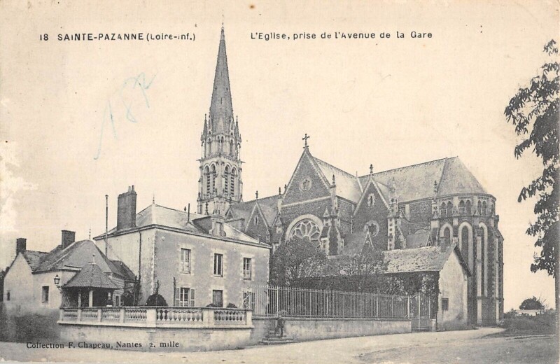 Carte postale ancienne Sainte Pazanne - L'Eglise à Sainte-Pazanne