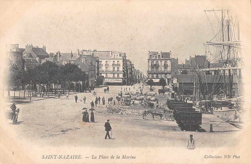 Carte postale ancienne Saint Nazaire - La Place De La Marine à Saint-Nazaire