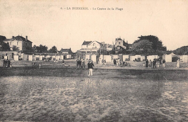 Carte postale ancienne La Bernerie - Le Centre De La Plage