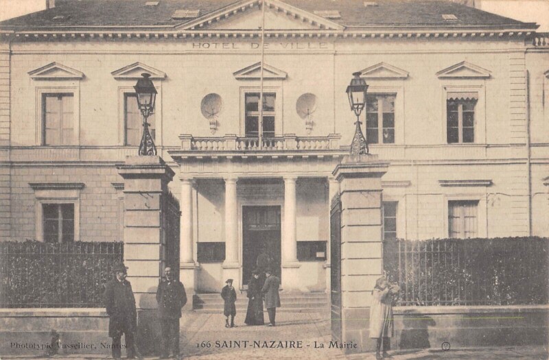 Carte postale ancienne Saint Nazaire - La Mairie à Saint-Nazaire