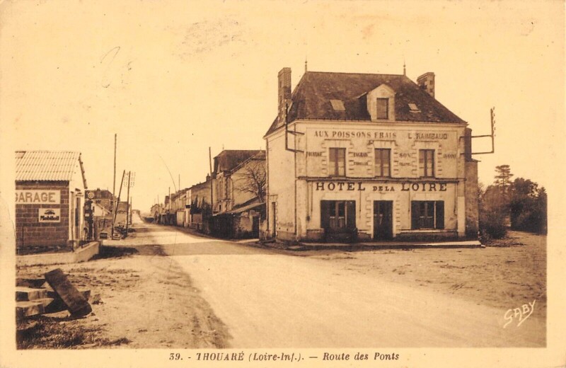 Carte postale ancienne Thouare - Route Des Ponts
