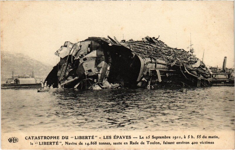 Carte postale ancienne Catastrophe - Catastrophe du Liberté - Les Epaves