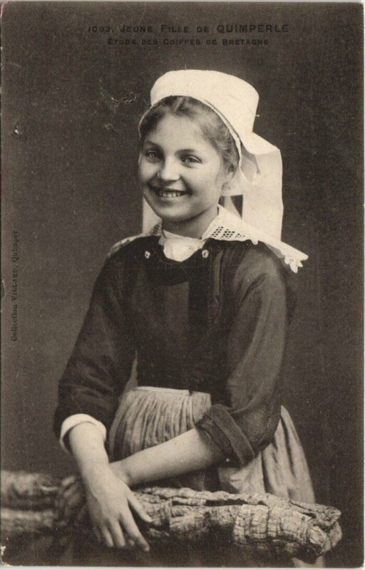 Carte postale ancienne Jeune FIlle de Quimperle à Quimper