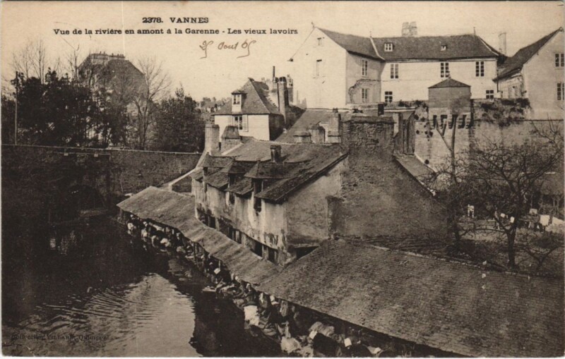 Carte postale ancienne Vannes-Vue de la riviere en amont a la Garenne-Les Vieux lavoirs à Vannes