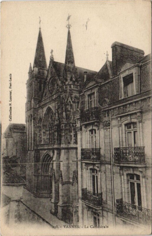 Carte postale ancienne Vannes-La Cathedrale à Vannes