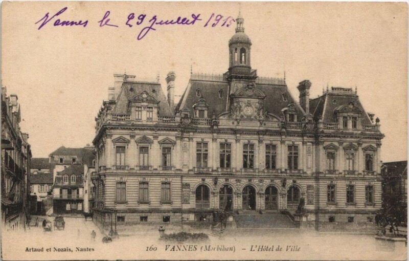 Carte postale ancienne Vannes-L'Hotel de Ville à Vannes