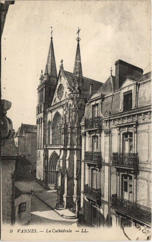 Carte postale ancienne Vannes-La Cathedrale à Vannes