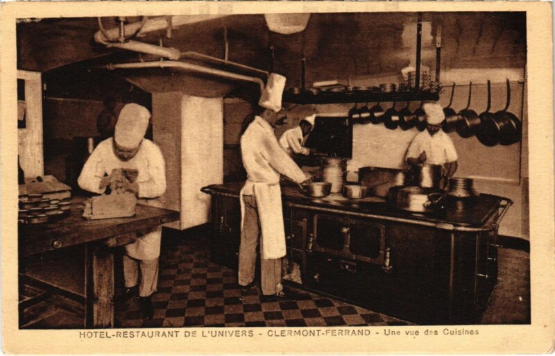 Carte postale ancienne Clermont-Ferrand - Hotel-Restaurant de l'Univers à Clermont-Ferrand