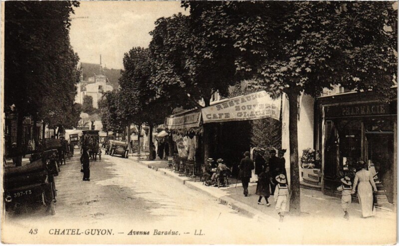 Carte postale ancienne Chatel-Guyon - Avenue Baraduc à Châtel-Guyon