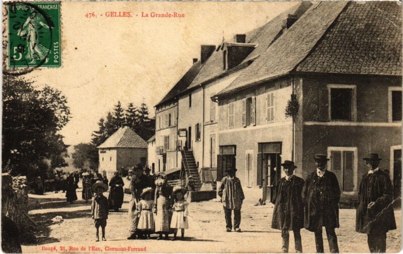 Carte postale ancienne Gelles - La Grande-rue à Gelles