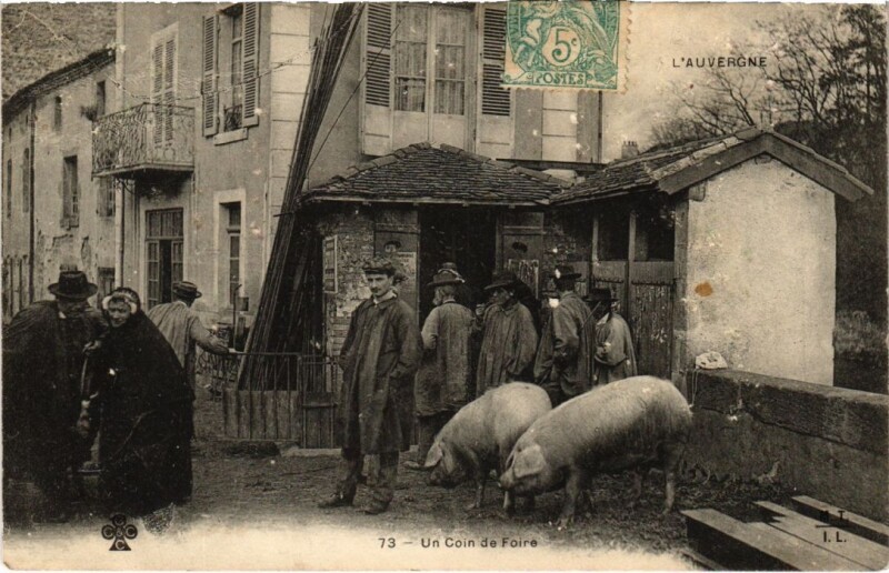Carte postale ancienne Auvergne - Un coin de Foire