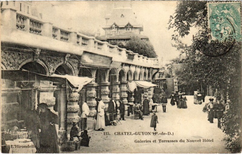 Carte postale ancienne Chatel-Guyon - Galeries et Terrasses du Nouvel Hotel à Châtel-Guyon