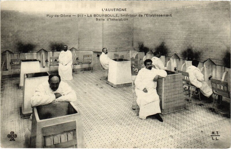 Carte postale ancienne La Bourboule - Interieur de l'Etabl. Salle d'Inhalation à La Bourboule