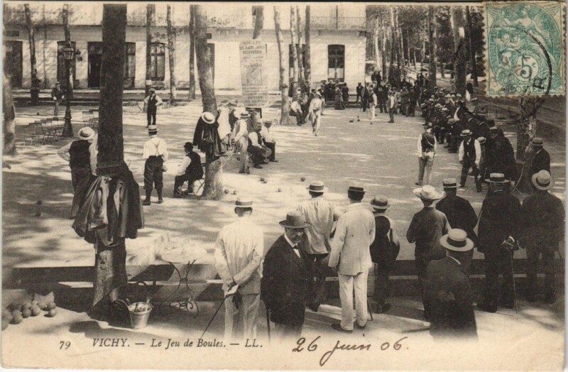Carte postale ancienne Vichy - Le Jeude Boules à Vichy