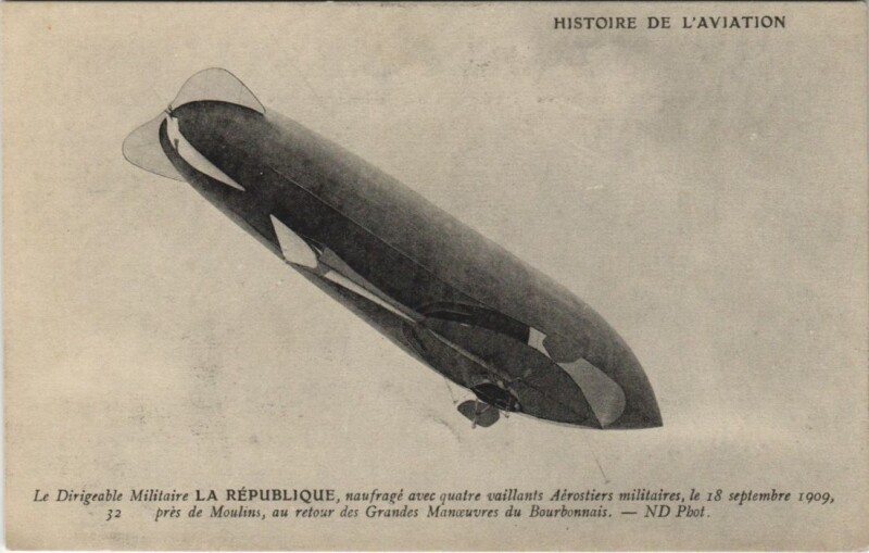 Carte postale ancienne Histoire de l'Aviation - Le Dirigeable Militaire La Republique