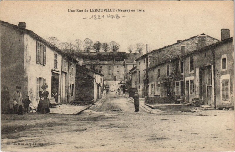 Carte postale ancienne Une Rue de Lerouville en 1914