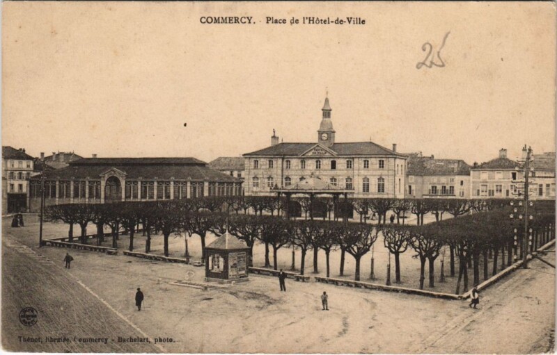 Carte postale ancienne Commercy Place de I'Hotel de Ville à Commercy
