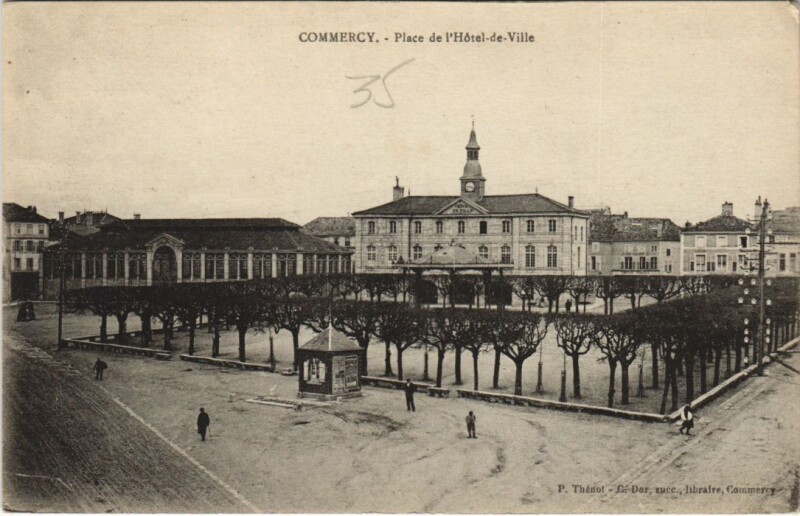 Carte postale ancienne Commercy Place de I'Hotel de Ville à Commercy