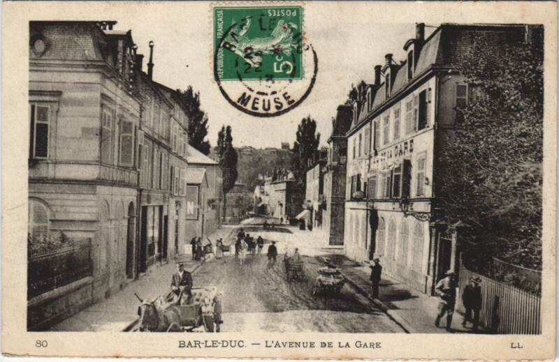 Carte postale ancienne Bar-le-Duc - L'Avenue de le Gare à Bar-le-Duc