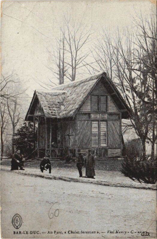 Carte postale ancienne Bar-le-Duc -Au Parc Chalet forestiers à Bar-le-Duc
