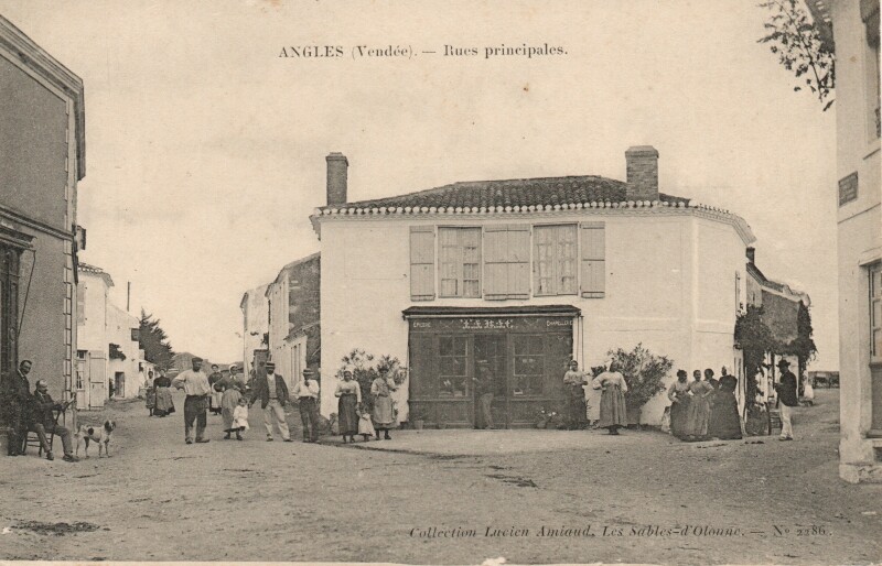 Carte postale ancienne Rue principales à Angles