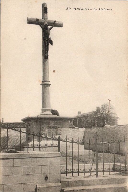Carte postale ancienne Le Calvaire à Angles