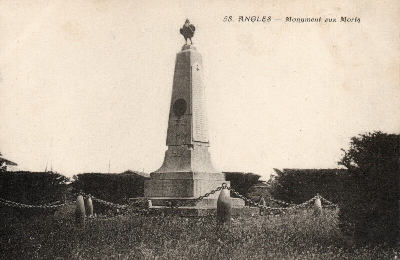 Carte postale ancienne ANGLES - Monument aux Morts à Angles