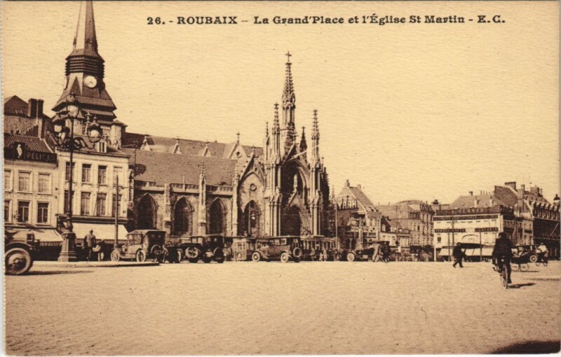 Carte postale ancienne Roubaix - La Grand'Place et l'Eglise Saint-Martin à Roubaix