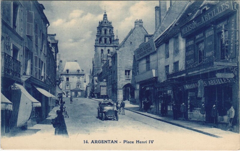 Carte postale ancienne Argentan-Place Henri Iv à Argentan