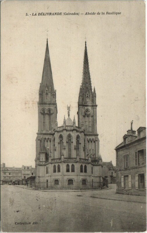 Carte postale ancienne La Delivrande - Abside de la Basilique