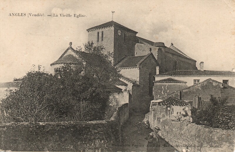 Carte postale ancienne La Vieille Eglise à Angles