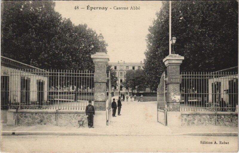 Carte postale ancienne Epernay Caserne Abbe