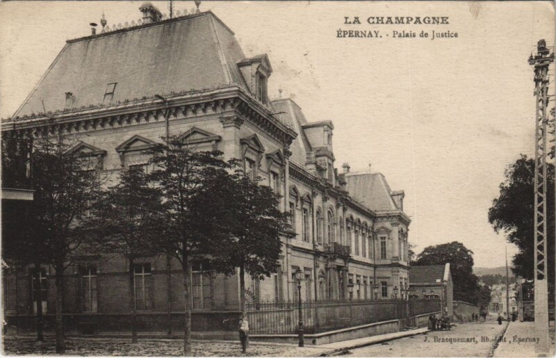 Carte postale ancienne La Champagne Epernay. Palais de Justice