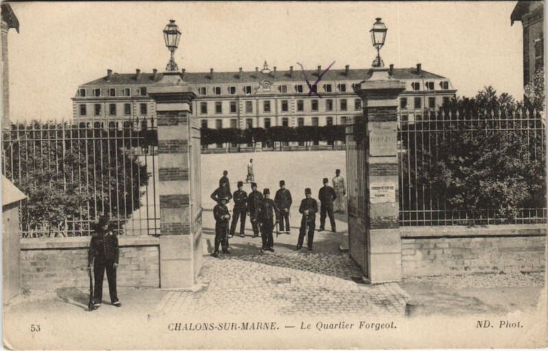 Carte postale ancienne Chalons-sur-Marne - Le Quartier Forgeot